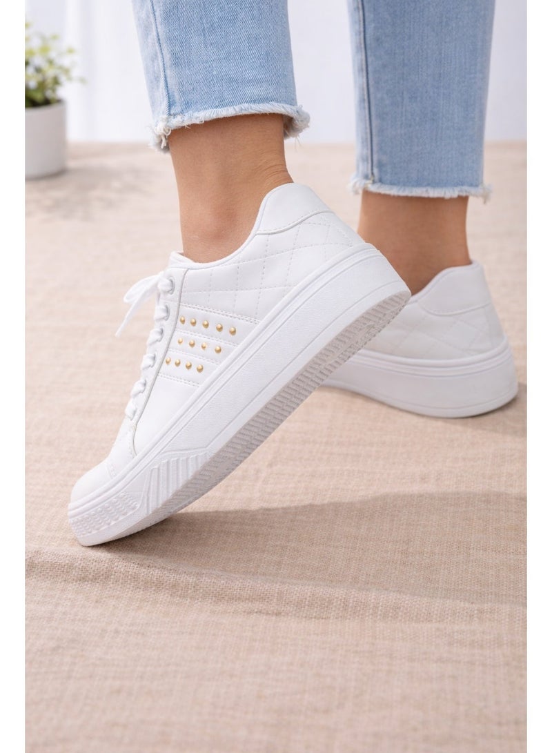 شوز كوتش حريمي و بناتي أبيض سنيكرز ترندي سبور، تصميم مريح بتفاصيل استرس ذهبي، مناسب للوك الكاجوال اليومي والمشاوير واللبس العملي كود 5001 - Image 4